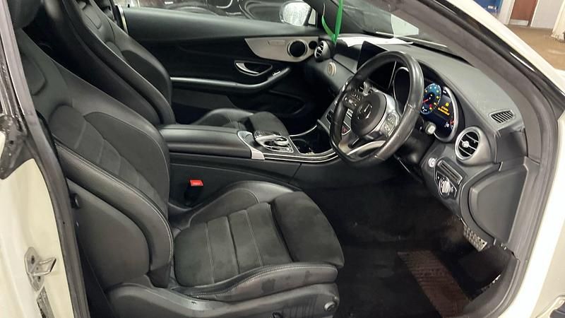 Used Mercedes C300 AMG Line Premium 245 HP (180 kW) 2019 White Coupe