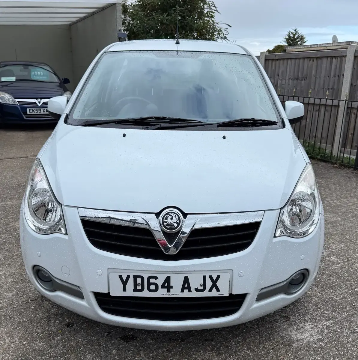 Used Vauxhall Agila S 68 HP (50 kW) 2014 White MPV