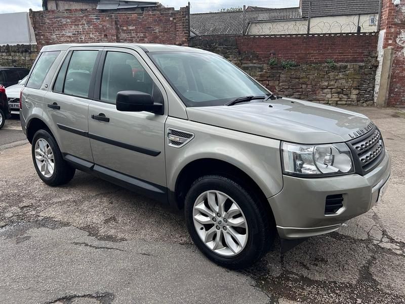Gold Used 2011 Land Rover Freelander 2 S SUV | £3,000 (Good price) - Image 1/4
