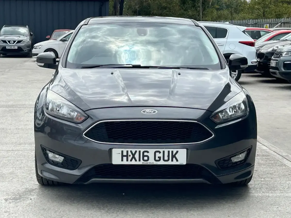 Used Ford Focus Zetec 125 HP (91 kW) 2016 Grey Hatchback