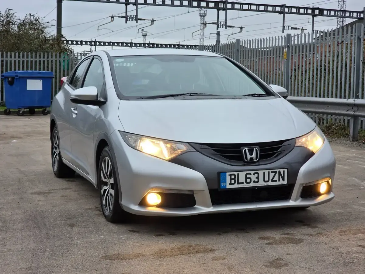 Używany Honda Civic ES 120 KM (88 kW) 2014 Srebrny Hatchback