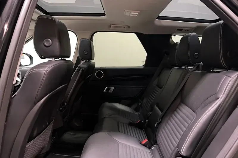 Used Land Rover Discovery 5 S 295 HP (216 kW) 2023 Black SUV
