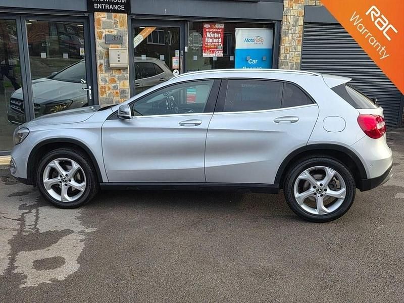 Used Mercedes GLA200 Executive 156 HP (114 kW) 2018 Silver SUV