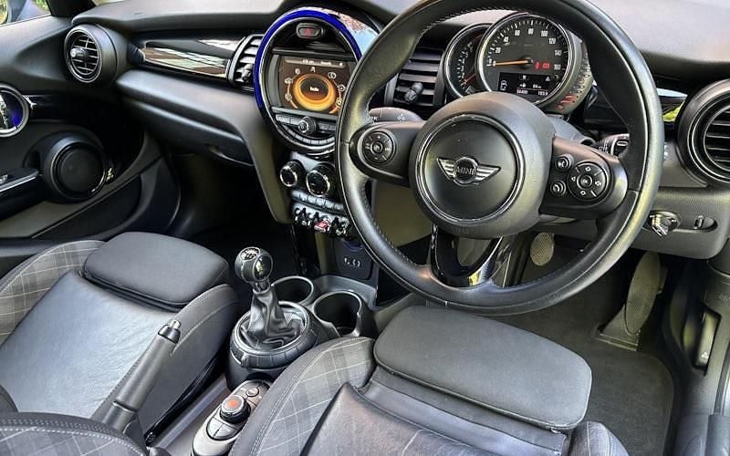 Begagnad Mini Cooper Hatch 136 HK (100 kW) 2017 Halvkombi