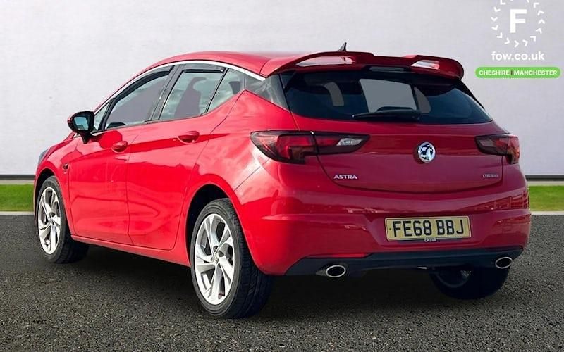 Used Vauxhall Astra drive 200 HP (147 kW) 2018 Red Hatchback