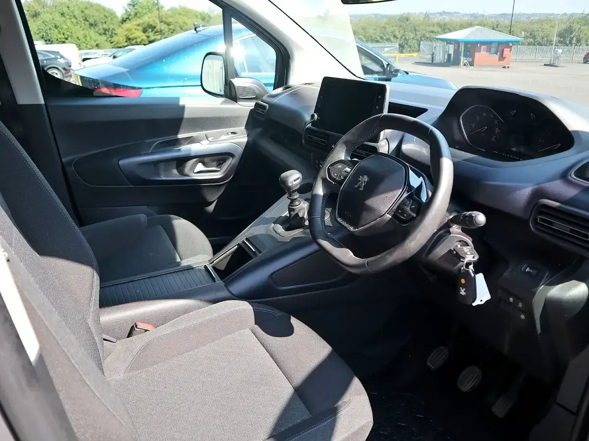 Used Peugeot Rifter Allure 110 HP (80 kW) 2019 Grey MPV
