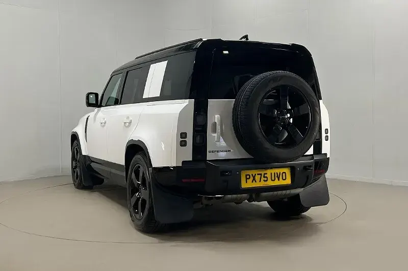 Used Land Rover Defender SE Dynamic 245 HP (180 kW) 2025 White SUV