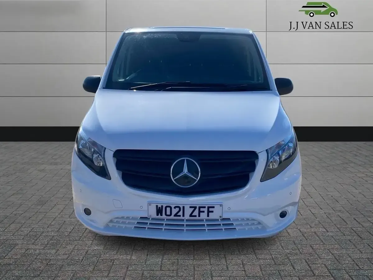 Begagnad Mercedes Vito Progressive 140 HK (102 kW) 2021 Vit Van