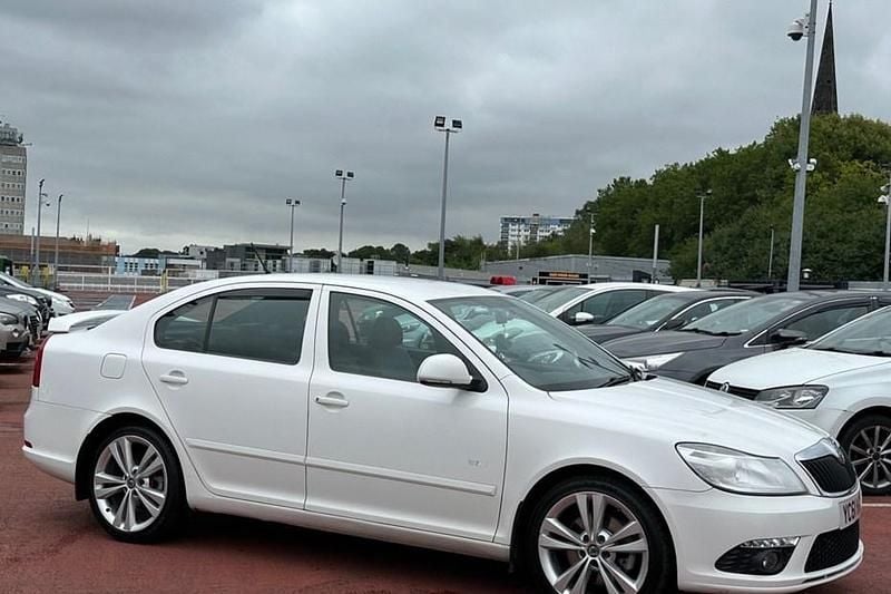 White Used 2011 Skoda Octavia vRS Hatchback | £2,950 (Fair price) - Image 1/1