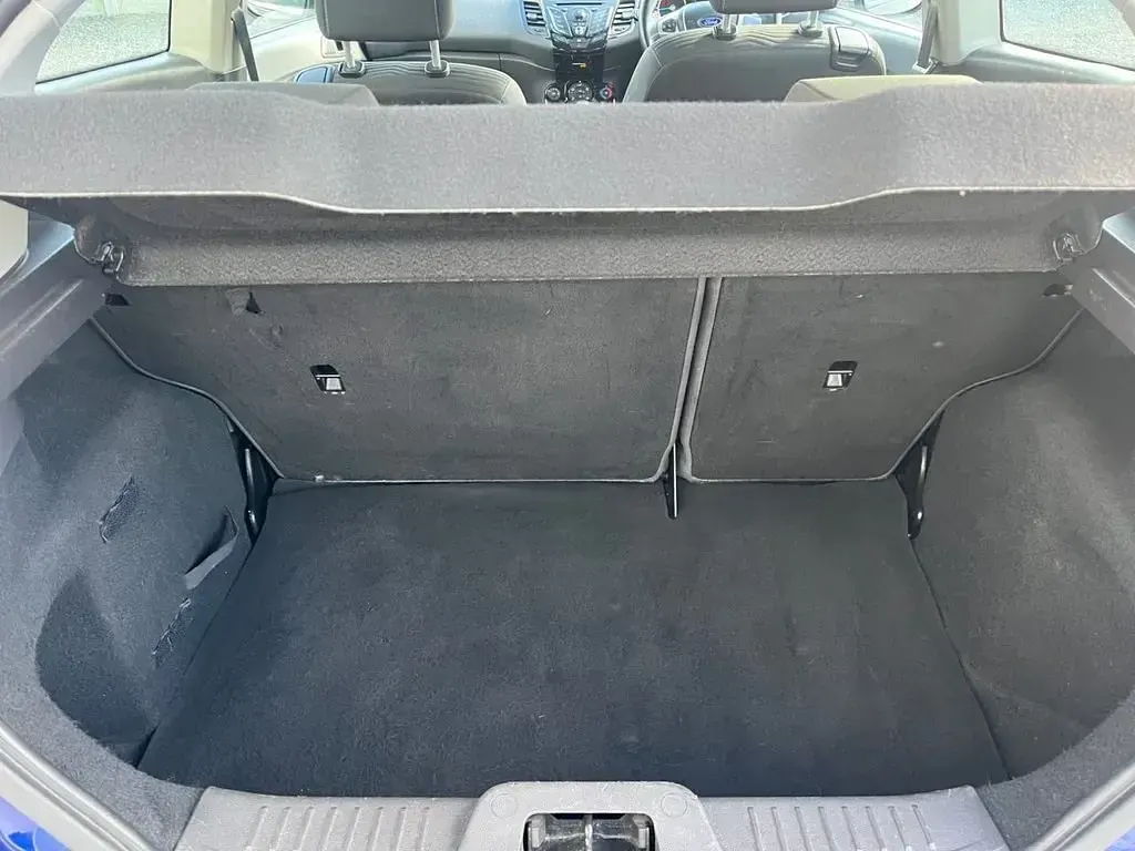Używany Ford Fiesta Zetec 2014 Niebieski Hatchback