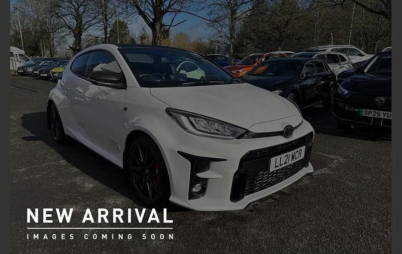 Used Toyota Yaris 257 HP (189 kW) 2021 White Hatchback