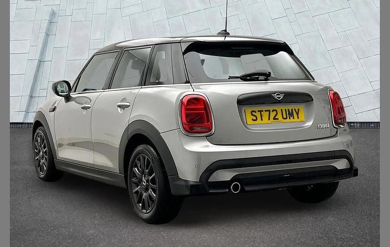 Używany Mini Cooper Classic 134 KM (98 kW) 2022 Srebrny Hatchback