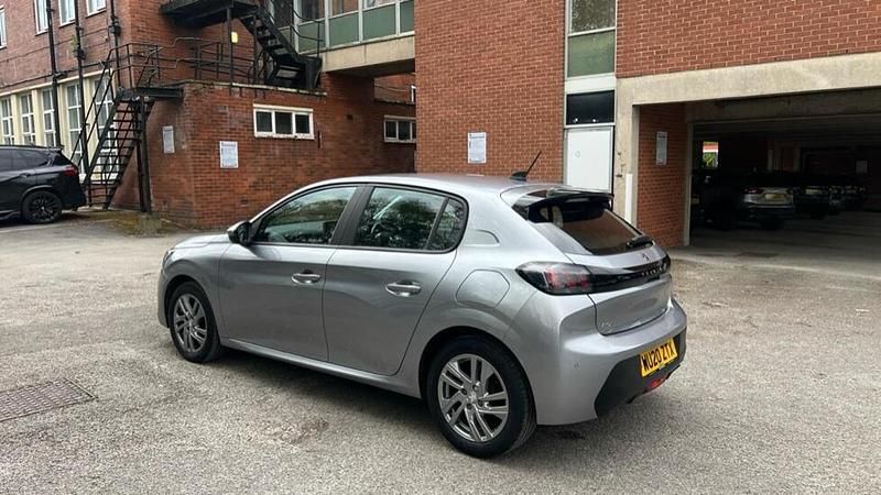 Usado Peugeot 208 Active 74 HP (54 kW) 2020 Cinzento Citadino