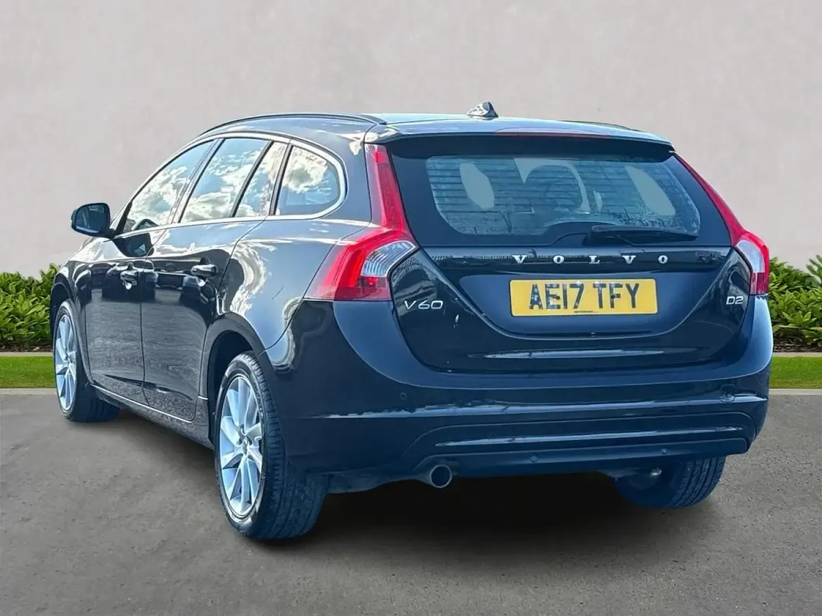 Used Volvo V60 SE 120 HP (88 kW) 2017 Black Estate