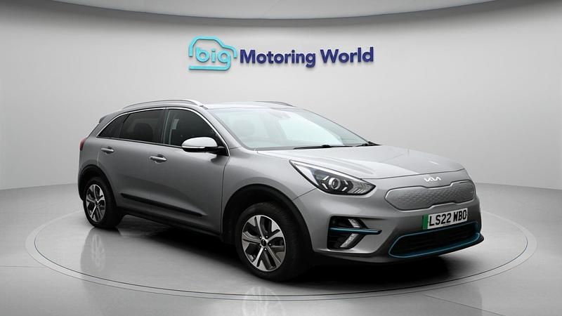 Begagnad Kia e-Niro 147 kW (201 HK) 2022 Grå SUV