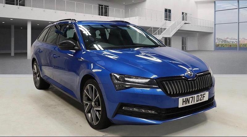 Used Skoda Superb SportlinePlus 218 HP (160 kW) 2021 Blue Estate