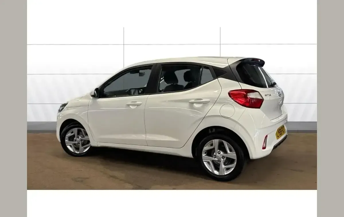 Used Hyundai i10 SE 67 HP (49 kW) 2020 White Hatchback