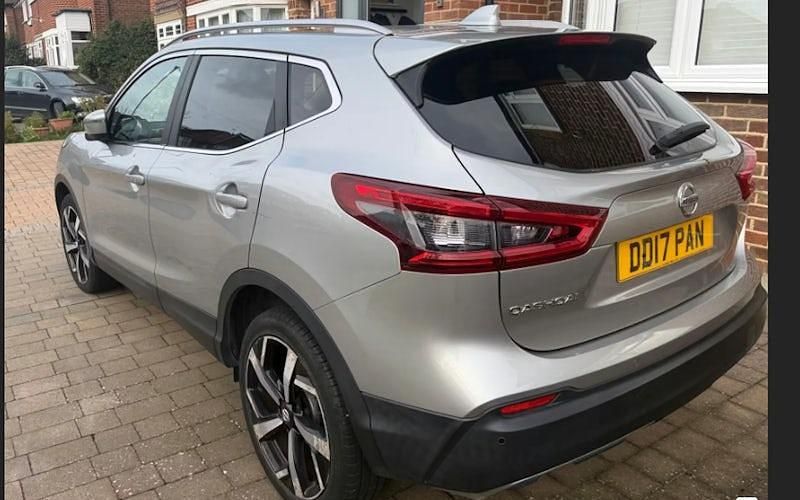 Used Nissan Qashqai Tekna 116 HP (85 kW) 2017 Silver SUV