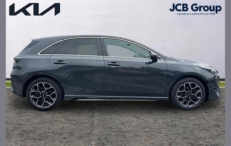 Usado Kia Ceed GT-Line 138 HP (101 kW) 2025 Cinzento Citadino