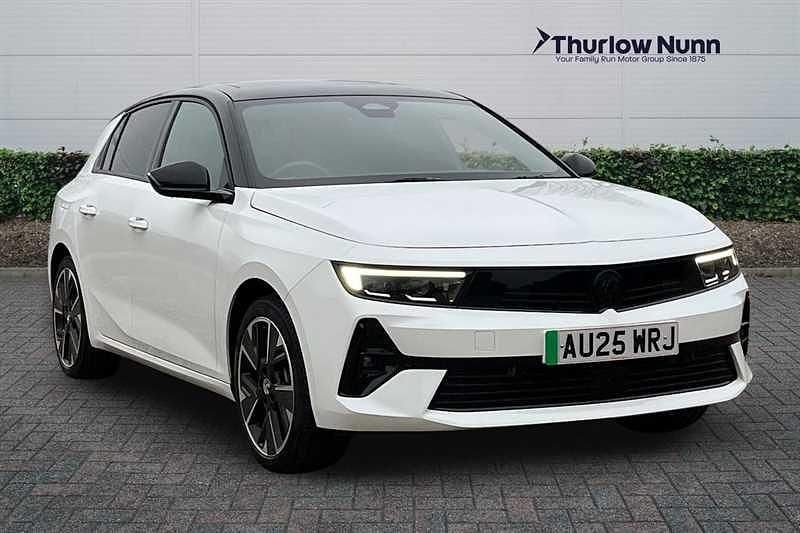 Used Vauxhall Astra Ultimate 114 kW (156 HP) 2025 White Hatchback