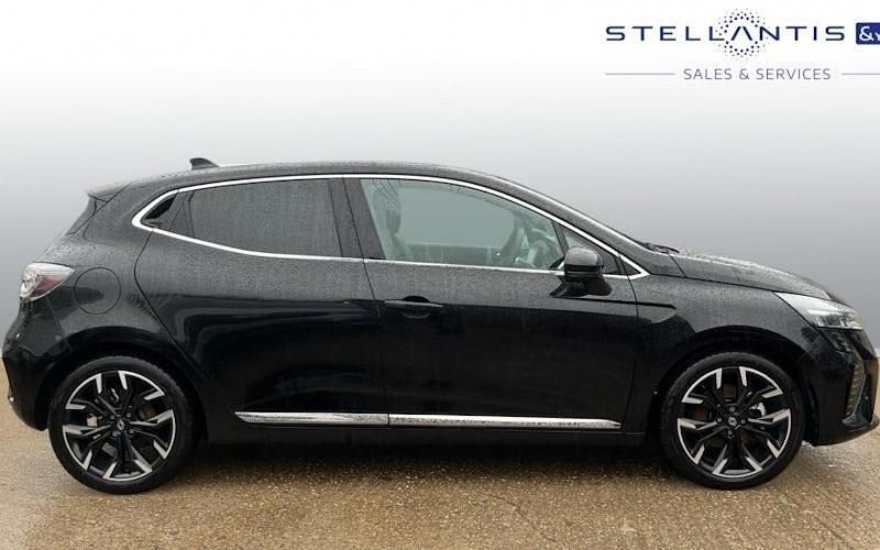 Used Renault Clio V Techno 143 HP (105 kW) 2024 Blue Hatchback