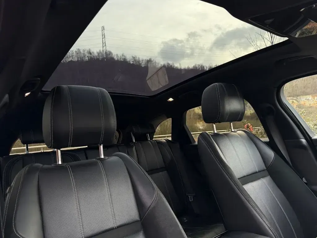 Used Land Rover Range Rover Velar R-Dynamic 180 HP (132 kW) 2019 White SUV