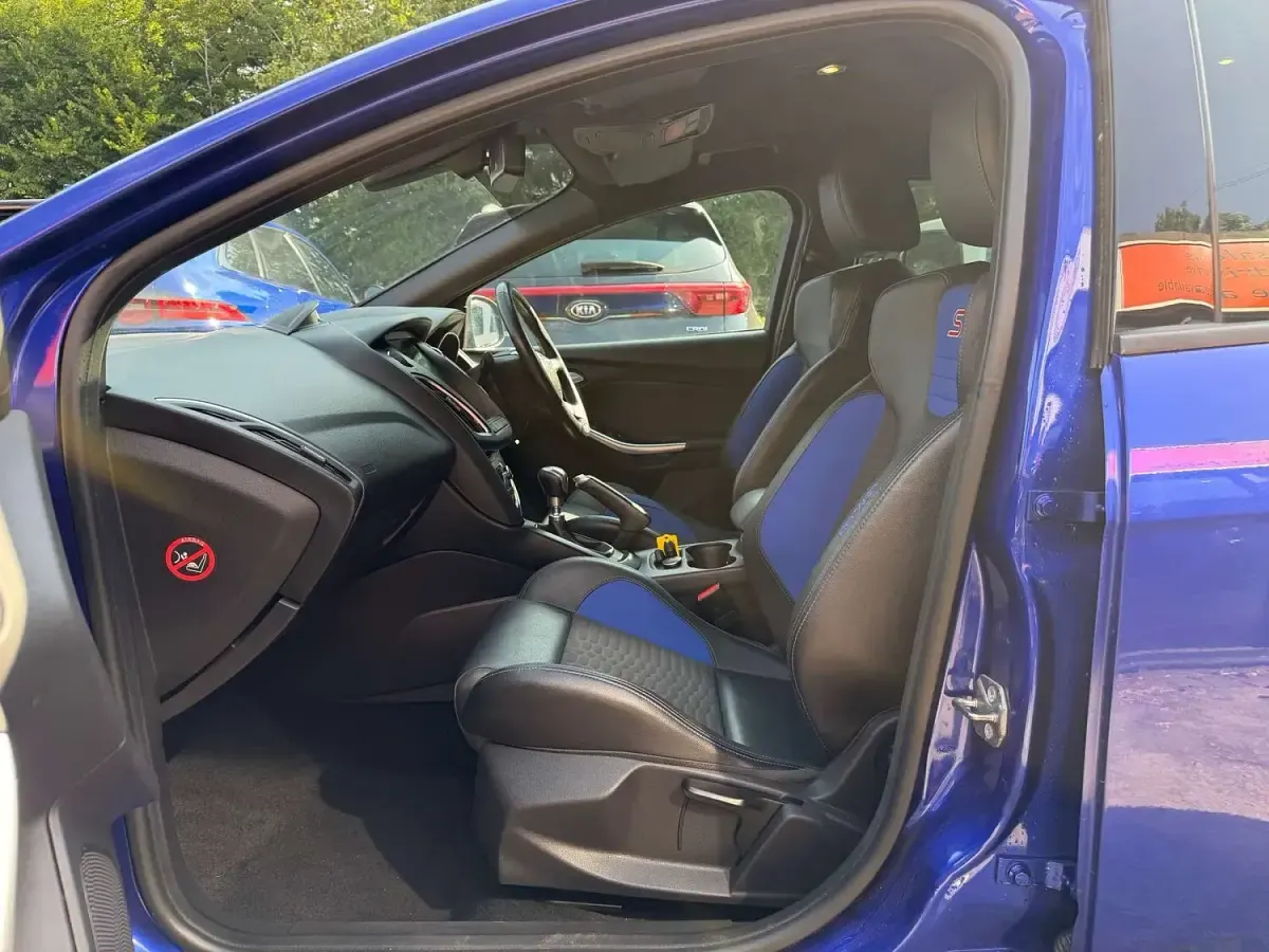 Used Ford Focus ST 250 HP (183 kW) 2014 Blue Hatchback