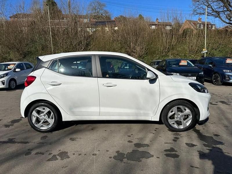 Used Hyundai i10 SE 84 HP (61 kW) 2023 White Hatchback