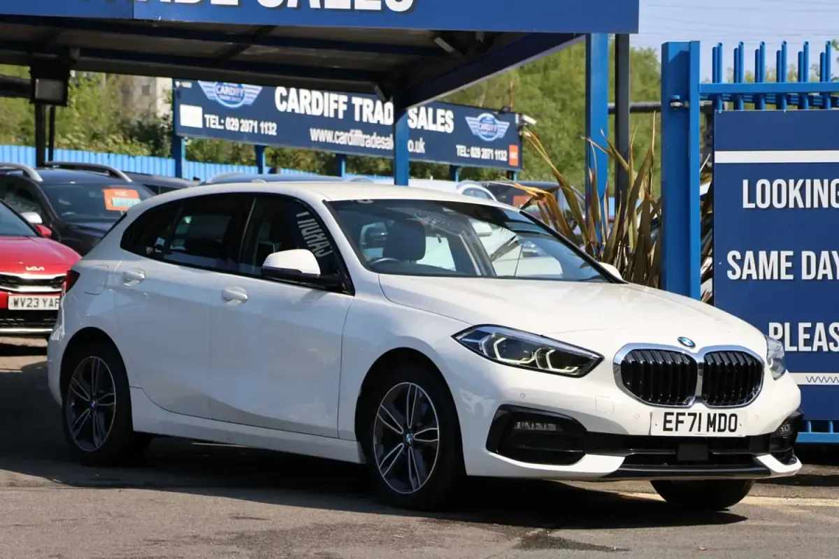 Usado BMW 118 Sport Line 2022 Branco Citadino