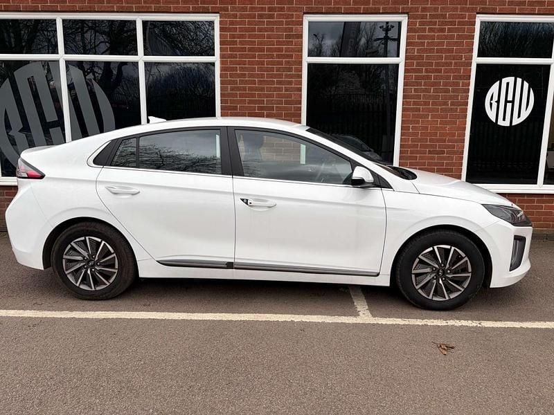 Used Hyundai Ioniq Premium 100 kW (136 HP) 2022 White Hatchback