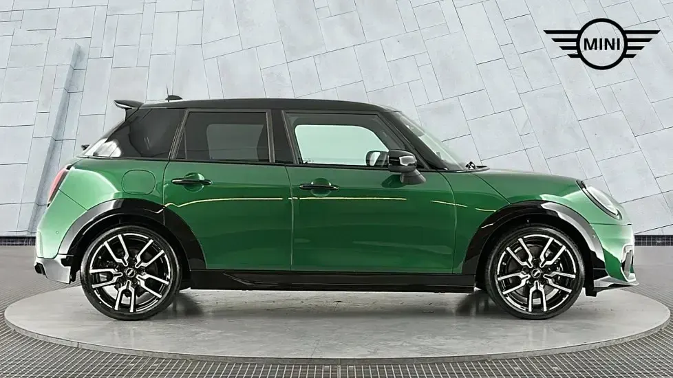 Used Mini Cooper Hatch 113 kW (154 HP) 2025 Green Hatchback