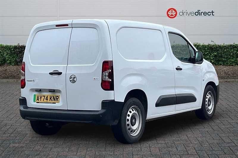 Used Vauxhall Combo 100 kW (136 HP) 2024 White MPV