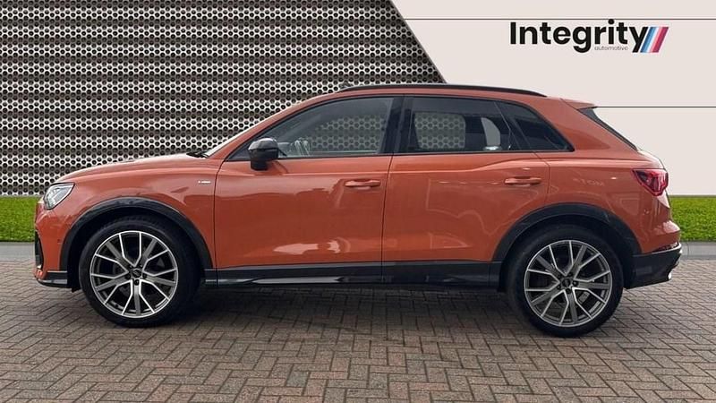 Begagnad Audi Q3 Comfort 150 HK (110 kW) 2019 Orange SUV