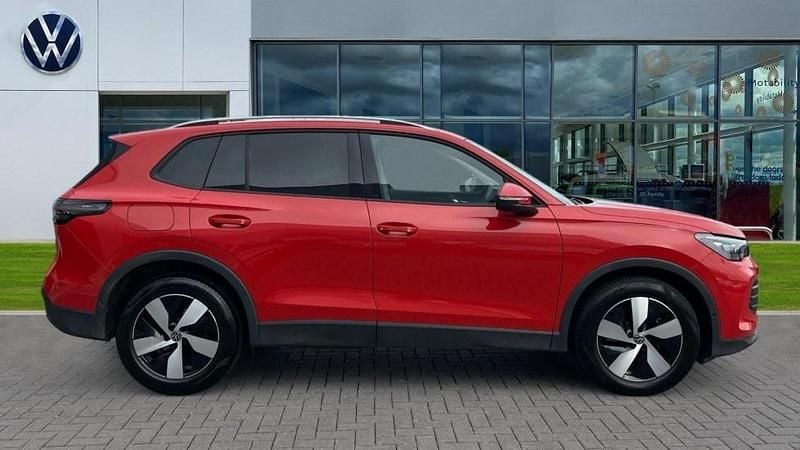 Used VW Tiguan Match 150 HP (110 kW) 2024 Red SUV