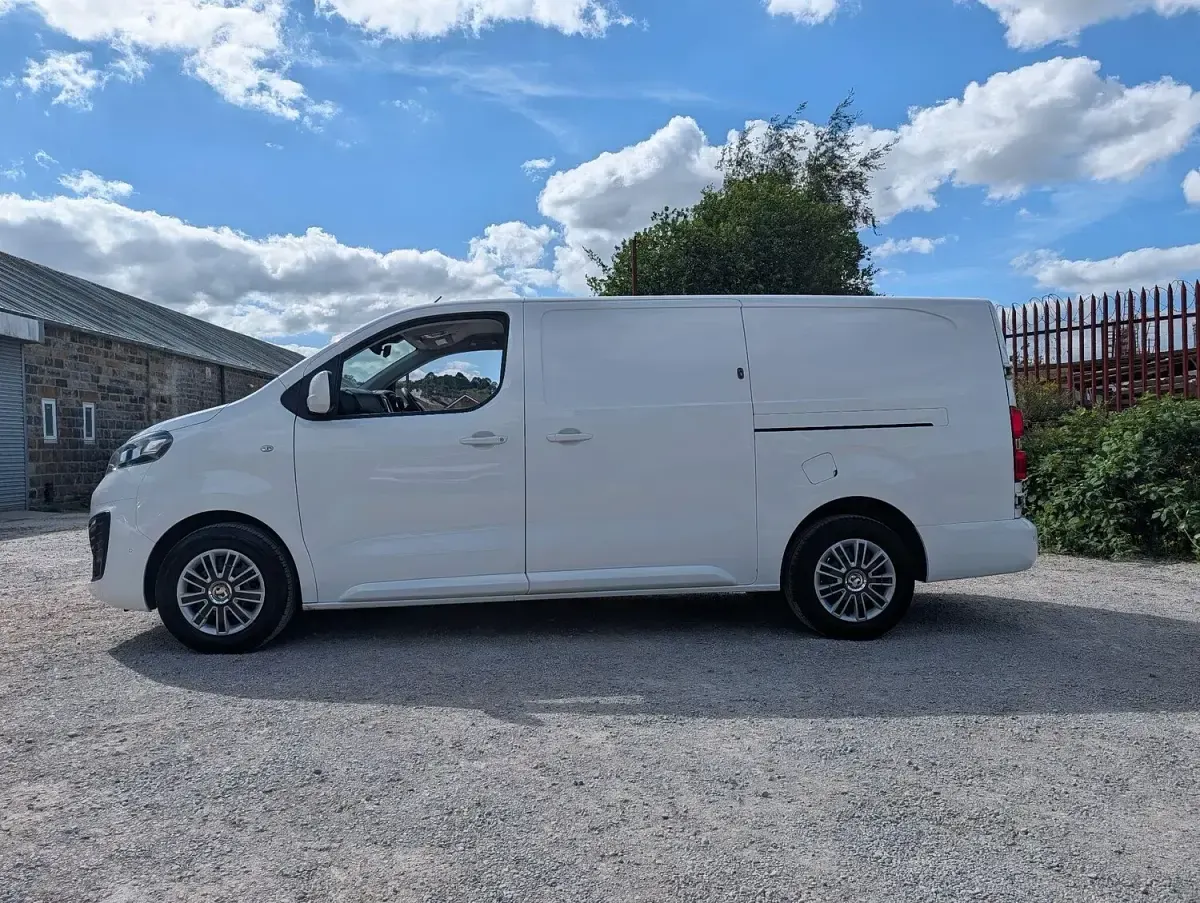 Used Vauxhall Vivaro Sportive 150 HP (110 kW) 2020 White MPV