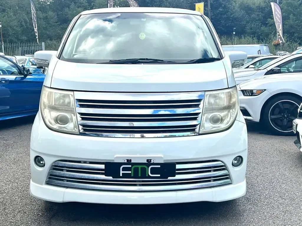 Used Nissan Elgrand 2005 White MPV