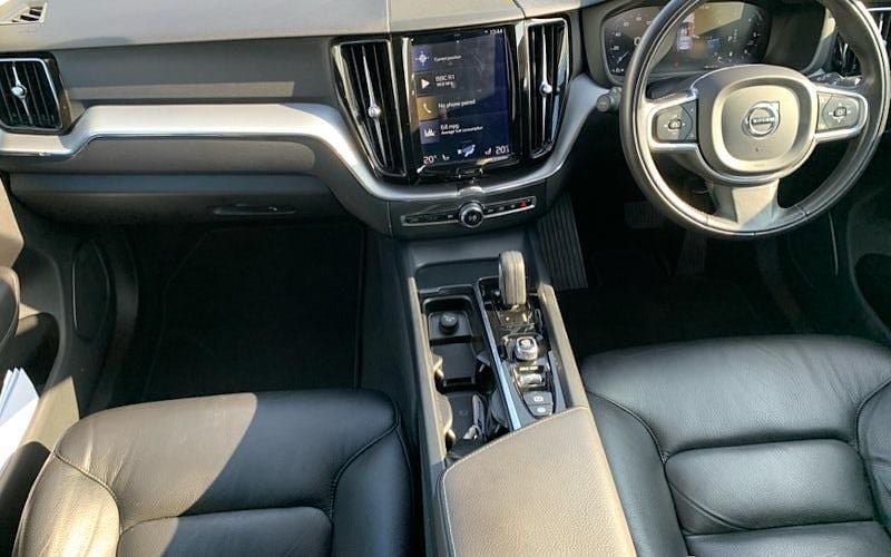 Used Volvo XC60 Momentum 197 HP (144 kW) 2020 SUV
