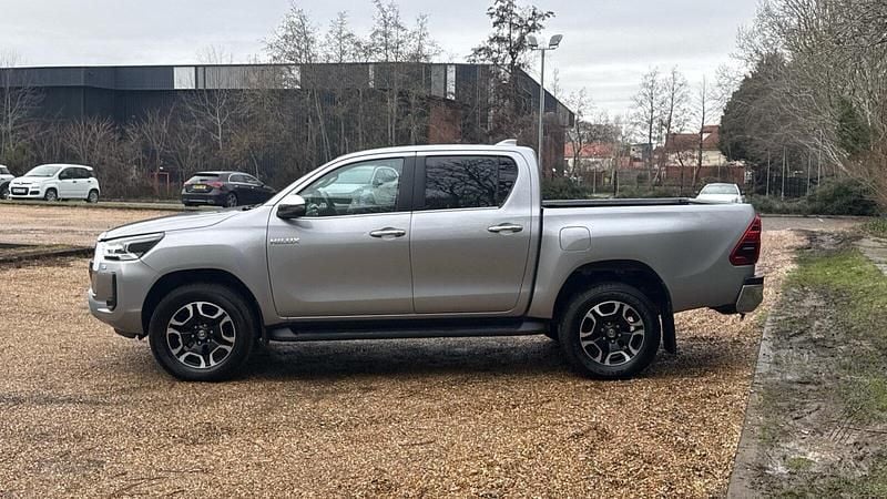 Used Toyota HiLux 204 HP (150 kW) 2023 Silver blade Pickup