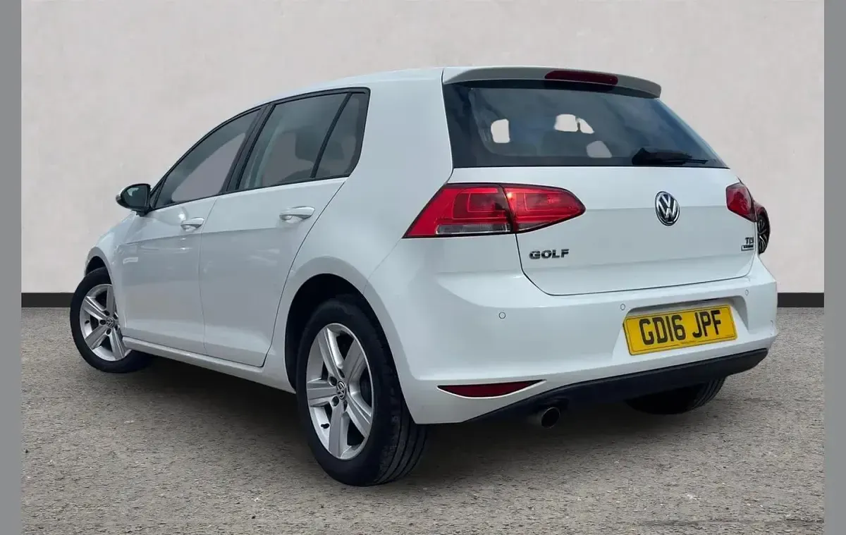 Used VW Golf VII Edition 108 HP (79 kW) 2016 White Hatchback