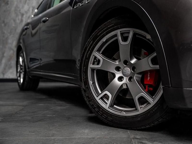 Used Maserati Levante 275 HP (202 kW) 2017 Grey SUV