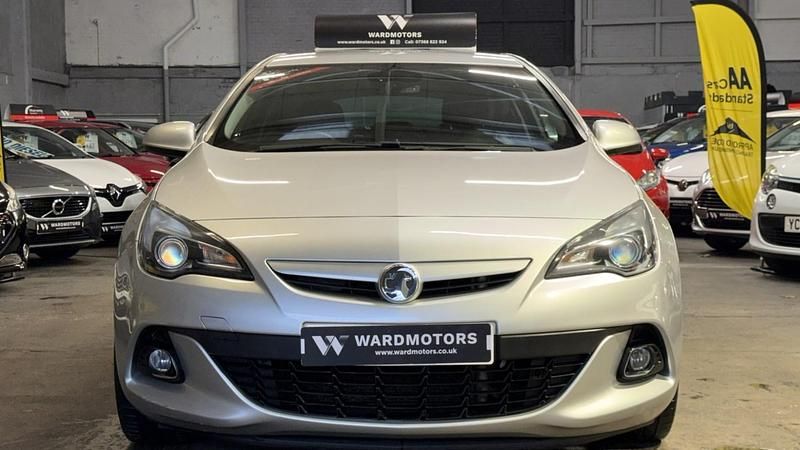 Used Vauxhall Astra GTC Edition 140 HP (102 kW) 2016 Silver Coupe