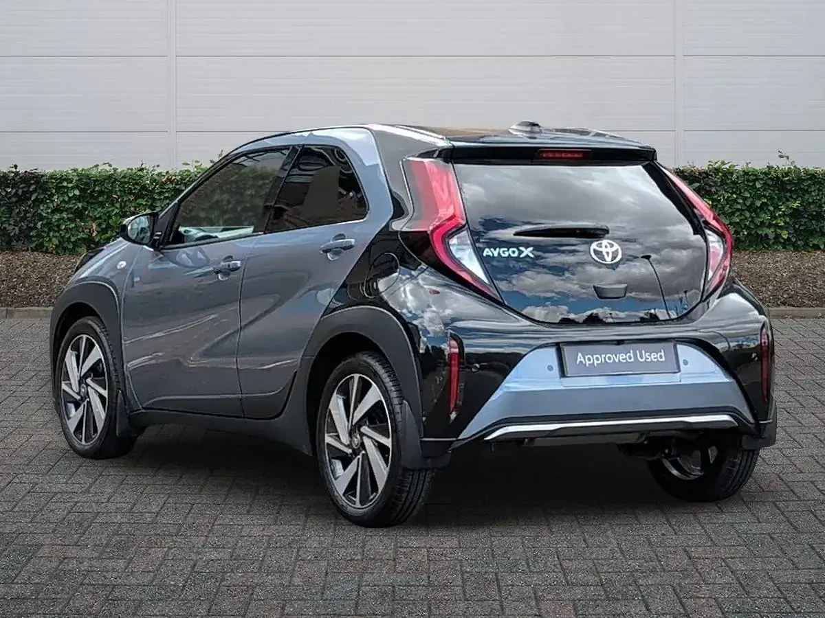 Used Toyota Aygo X 72 HP (52 kW) 2024 Grey SUV