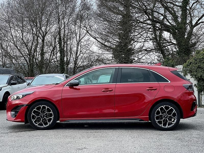 Usado Kia Ceed GT-Line 138 HP (101 kW) 2025 Vermelho Citadino