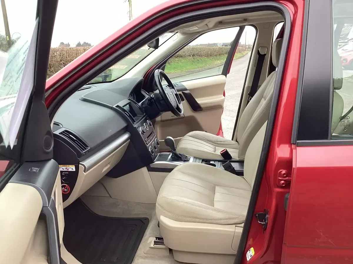 Used Land Rover Freelander 2 187 HP (137 kW) 2013 Red SUV