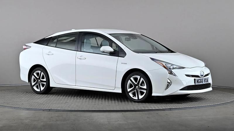 White Used 2016 Toyota Prius Hatchback | £12,148 (Fair price) - Image 1/4