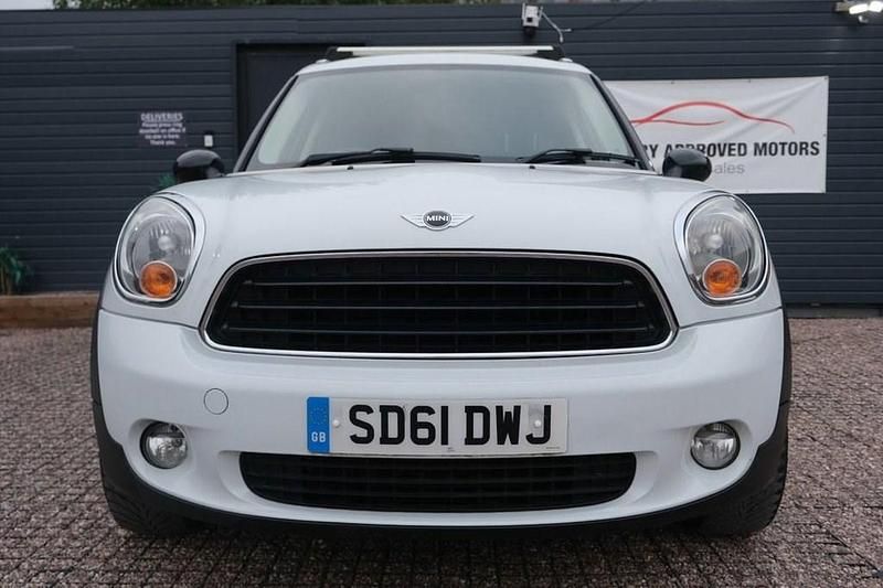 Used Mini ONE 98 HP (72 kW) 2011 White Hatchback