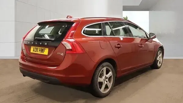 Used Volvo V60 SE 115 HP (84 kW) 2011 Red Estate