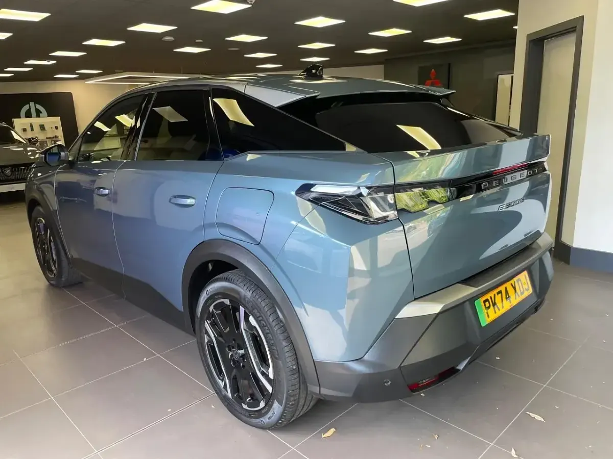 Used Peugeot e-3008 Allure 152 kW (207 HP) 2024 Blue SUV