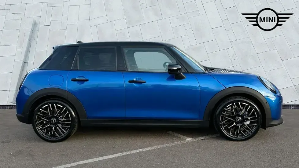 Used Mini Cooper Exclusive 113 kW (154 HP) 2025 Blue Hatchback
