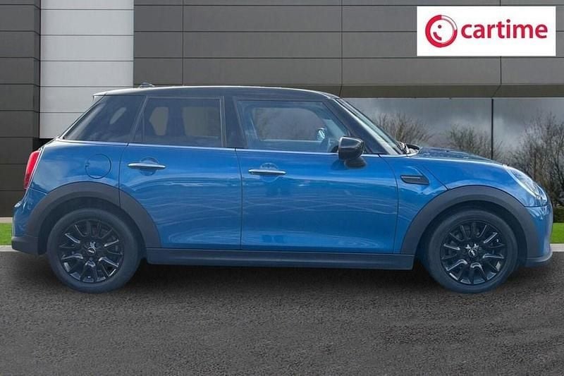 Używany Mini Cooper Classic 136 KM (100 kW) 2021 Niebieski Hatchback